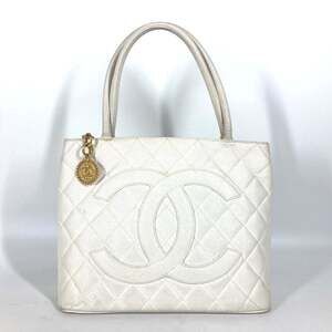 CHANEL White Caviar Leather Logo Shoulder Bag